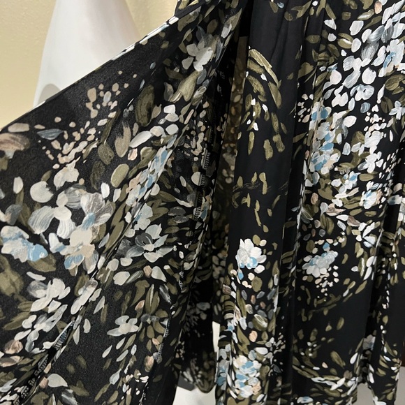 White House Black Market Maxie Skirt with Slit - Picture 2 of 2